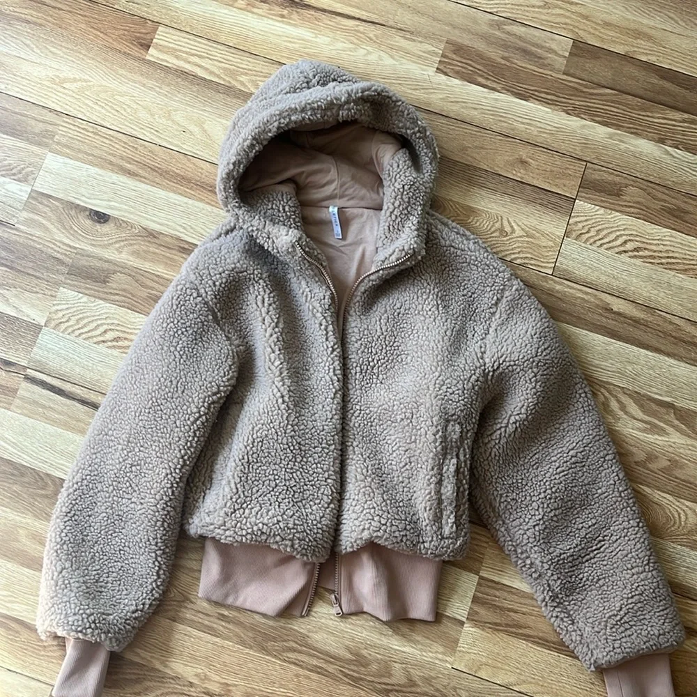 Cozy Fabletics jacket - Picture 1 of 3